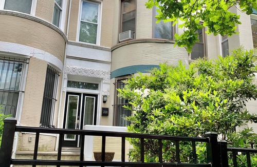 Columbia Heights House | Classy Victorian BrownstonenExperience modern luxury at this Victorian retreat