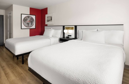 York Hotel | Clean 2 Queen-Bed Room in York just off I-83 Hershey Harrisburg