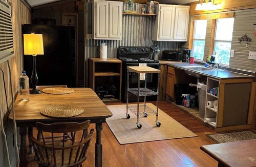 Cedar Creek House | Clean and Basic Accommodation