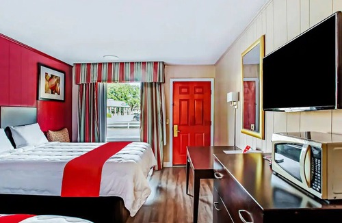Ridgeland Hotel | Clean + Spacious Two Queen Bed Room Perfect for Ridgeland Explorers