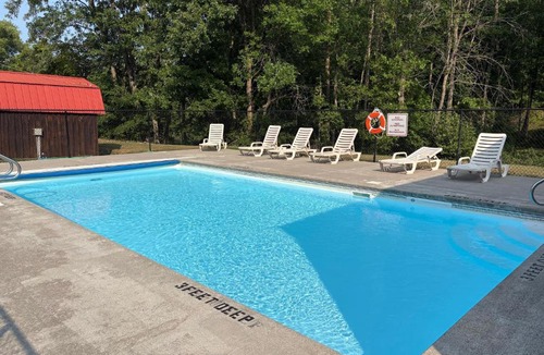 Hammond House | Cliffside Hideaway-Renovations & upgrades coming!
