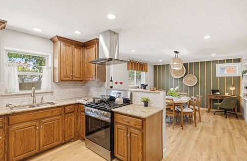 Richardson House | Close to all Dallas has to offer. Updated, new to the market. Family Friendly.