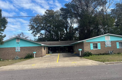 South Pensacola House | Close to Downtown, Restaurants, Markets , Events ,Beaches and Naval Base.