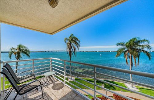 St. Petersburg House | Club Bahia Dont Get Tide Down Make Waves on Isla del Sol