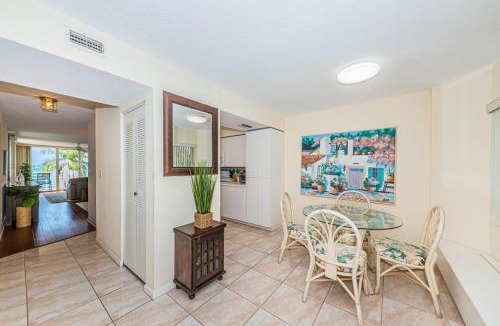 St. Petersburg House | Club Bahia Dont Get Tide Down Make Waves on Isla del Sol