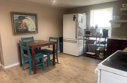 Aransas Pass House | Coastal Casita Mi Casa es Su Casa - Sleeps 4 comfortably.