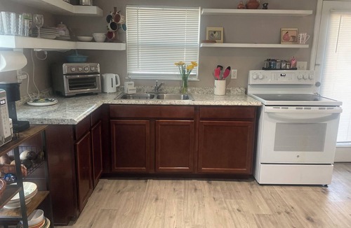 Aransas Pass House | Coastal Casita Mi Casa es Su Casa - Sleeps 4 comfortably.
