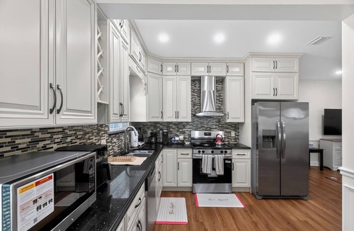 Brunswick House | Coastal Charm | Near St. Simons, Beaches & FLETC