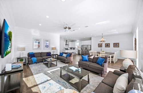 Miramar Beach House | Coastal Charmer: Private heated pool, Free golf cart, 1min to beach, Game rooms