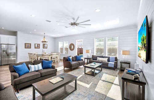 Miramar Beach House | Coastal Charmer: Private heated pool, Free golf cart, 1min to beach, Game rooms
