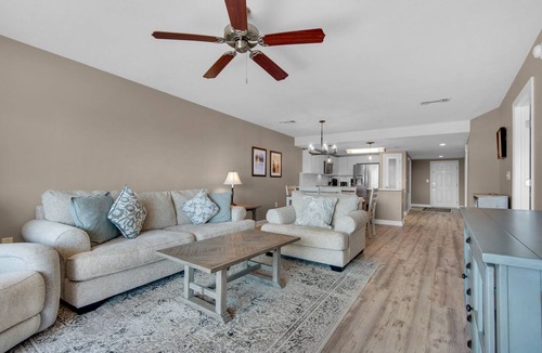 Miramar Beach Condo | Coastal Chic 2/2 Close to the Beach! Sleeps 6!