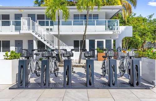 Galt Mile Hotel | Coastal King Suite Stay at Ocean Blvd