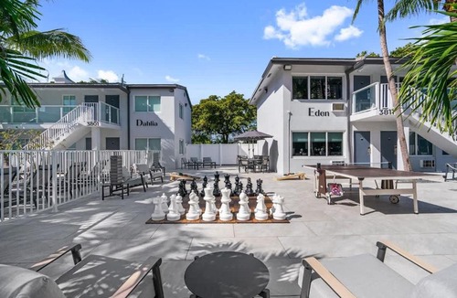Galt Mile Hotel | Coastal King Suite Stay at Ocean Blvd