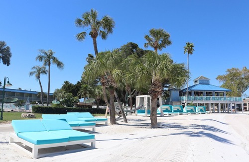 Pinellas Point Hotel | Coastal Retreat | Pier Aquarium, Maximo Park, & Scenic Ambiance Nearby