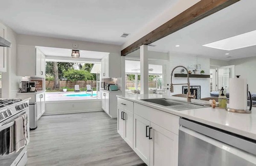 Savannah House | Coastal Retreat w Heated Pool Near Beach & City