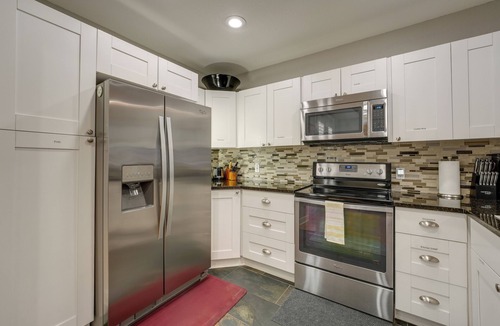 Clearwater Beach House | Coastal 'Sea Side' Townhome - Walk to Beach!