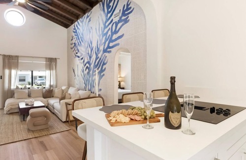 Northeast Miami Villa | Coastal Villa, All new!Lux Linens, Beach equipment