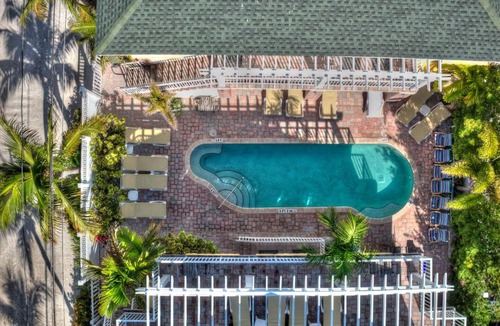 Pass-a-Grille Hotel | Coconut Inn