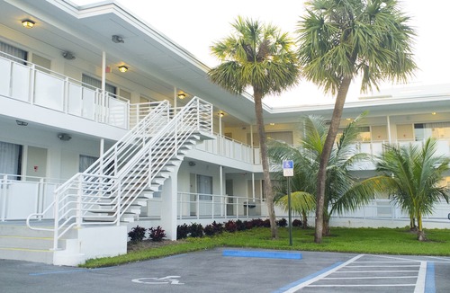 North Beach Hotel | Collins Hotel