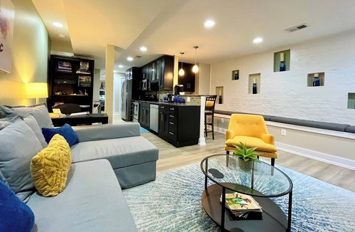 H Street Corridor Apartment | Colorful DC Hideaway - Great Location, Spacious, English Basement