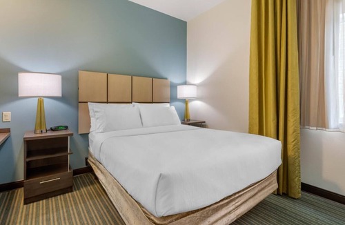 Biggar Hotel | Come Create Memories w/Fun-filled Adventures at this Paradise! Pets Are Welcome