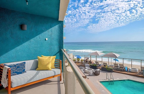 Carlsbad Village Hotel | Comfort and Relaxation! Four Spacious Units with Pool View, Beachfront Property!