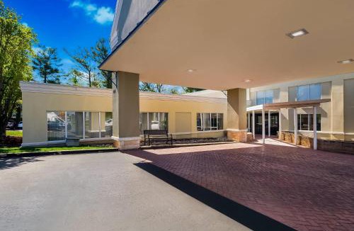 Seven Corners Hotel | Comfort Inn Falls Church - Tysons Corner