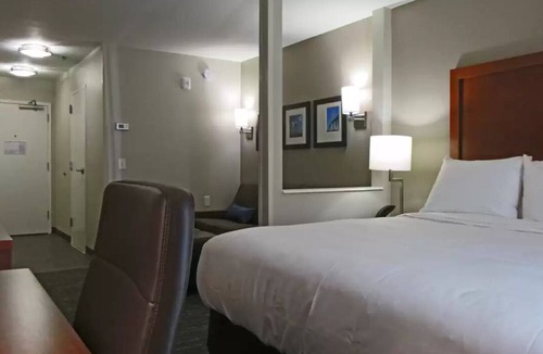 Dock Junction Hotel | Comfort Inn & Suites Brunswick I-95