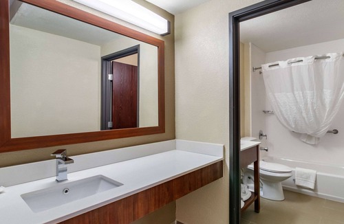 South Hill Hotel | Comfort Inn & Suites South Hill I-85