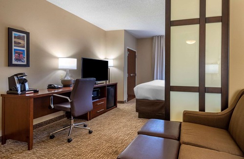 Huntersville Hotel | Comfort Suites Huntersville near Lake Norman