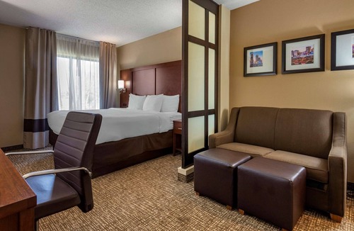 Huntersville Hotel | Comfort Suites Huntersville near Lake Norman
