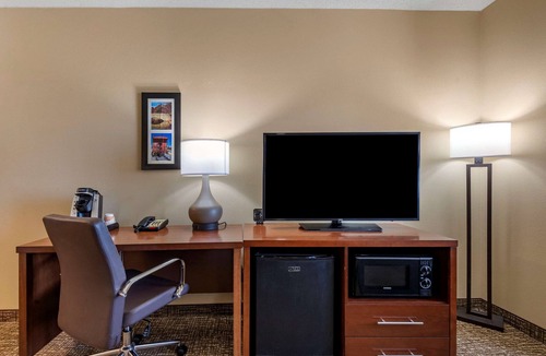 Huntersville Hotel | Comfort Suites Huntersville near Lake Norman