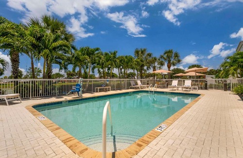 Bee Ridge Hotel | Comfort Suites Sarasota-Siesta Key