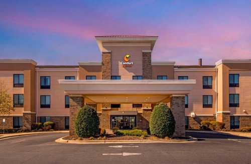 Whitsett Hotel | Comfort Suites Whitsett - Greensboro East