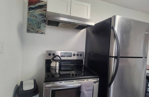 Brighton House | Comfortable 2 BR unit blocks from light Rail stat 15min from downtown/airport