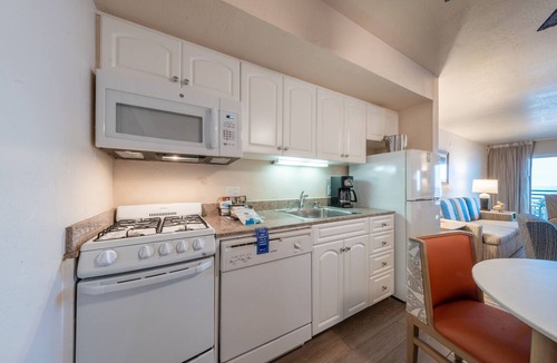 Townsite Hotel | Comfortable Coastal Stay With Easy Access to the Shore
