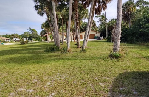 Port Charlotte House | COMFORTABLE FAMILY STYLE/LARGE PROPERTY/PET FRIENDLY VACATION HOME!
