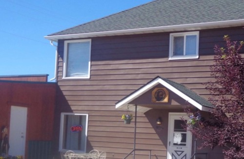 Wisdom Cabin | Comfortable lodging in the heart of the Big Hole Valley.
