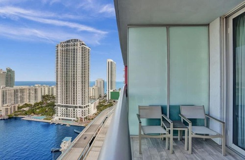Hallandale Beach Hotel | Comfortable Sunny Studio in Resort Beach Pool 2708