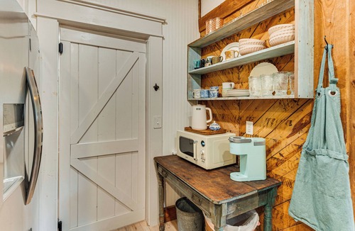 Lynn House | Comfy Cottage Charmer w/Patio Garden in Tryon