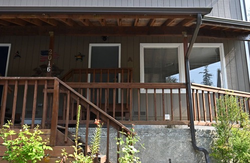 Sitka House | Comfy Duplex Unit A great for families and small groups, sleeps up to 9
