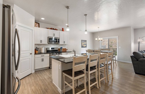 Eagle House | Comfy “Idahome” just minutes from downtown Eagle. A perfect 3BR family gem!