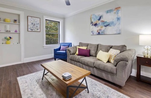 St. Louis Apartment | Comfy, quiet and modern. Extended Stays Welcome!