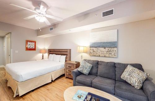 Baytowne Wharf Apartment | Comfy studio with kitchenette central AC pools hot tub & tennis
