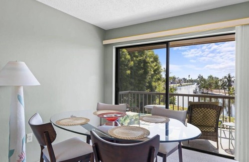 Shell Harbor Condo | Comfy Waterfront Condo at Tennisplace with Pool