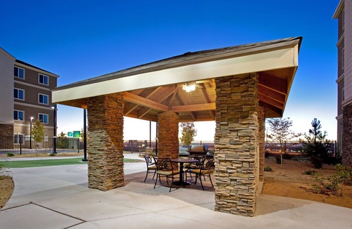 Albuquerque Apartment | Comms Accessible 1BR Suite | Free Breakfast + Pool
