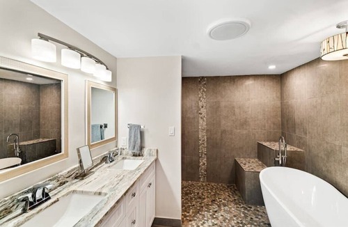 Orlando Beach Resort | Compass 2BR Suite - Gourmet Kitchen - Water view