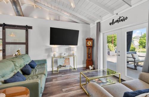 Demere Park House | Completely re-done 4 bedroom pet-friendly home Great location