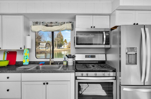 York Boat Rental | Completely Redone Lux Houseboat Private Moored