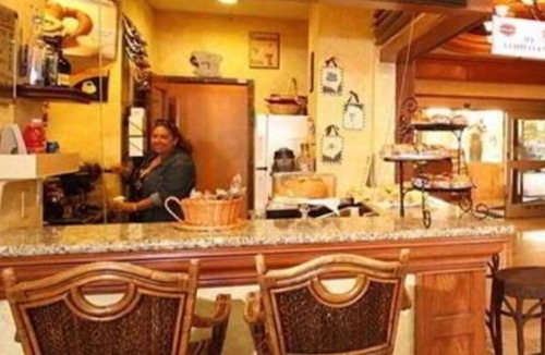 Galt Mile Condo | Condo on the beach sleeps 4 with balcony NICE ! Tiki bar on site